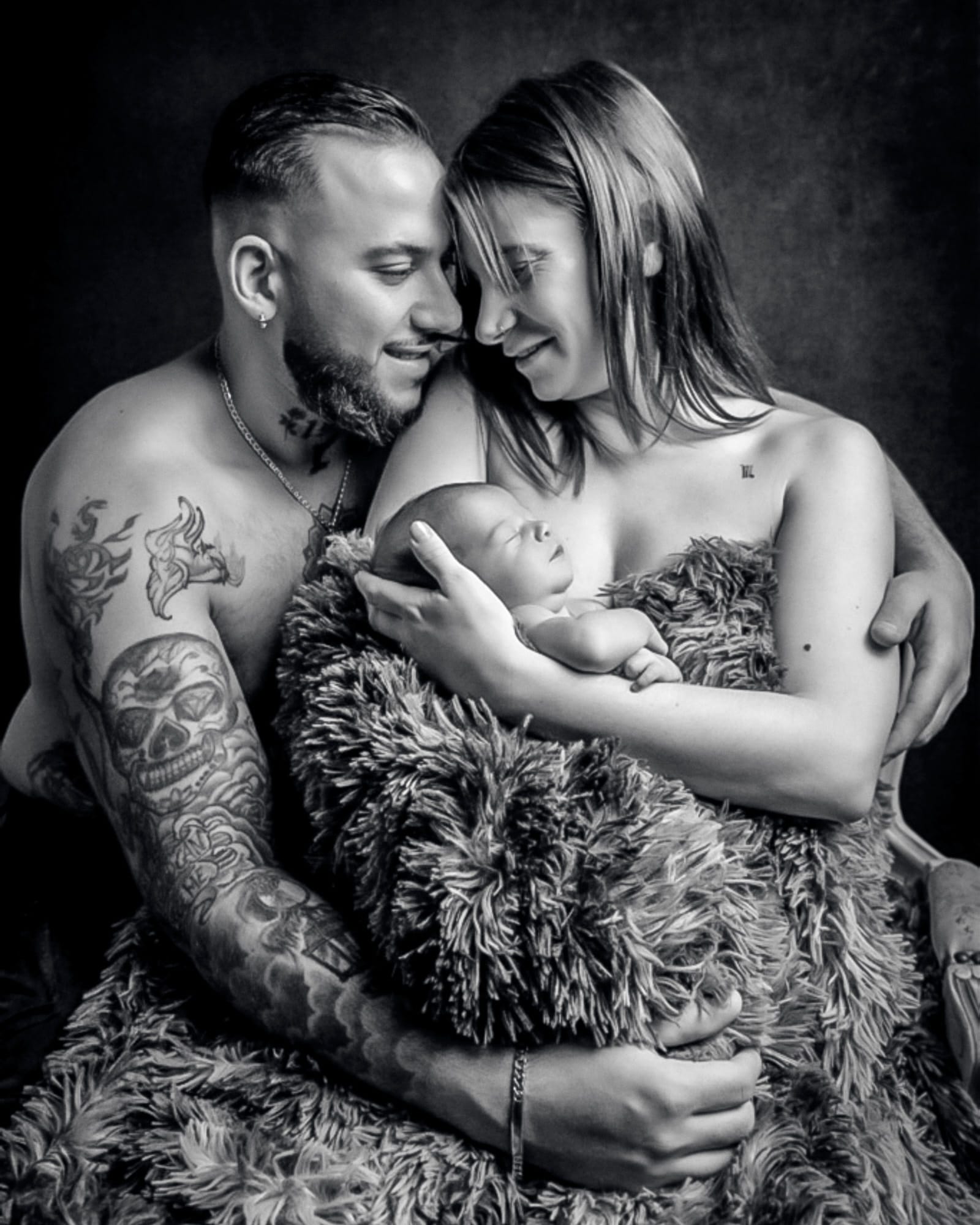 Neuf mois d'attente pour la plus belle des rencontres, celle de votre nouveau-né. Le pur bonheur garder en souvenirs éternels l'arrivée de votre bébé. Shooting photo nouveau-né à Marseille